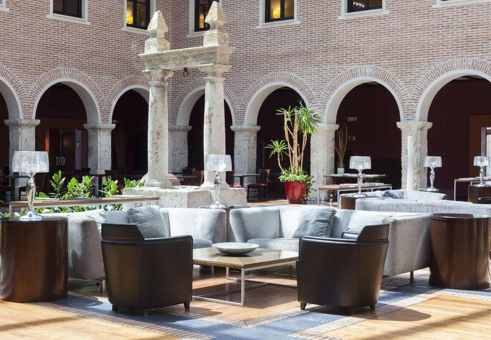 Ac 호텔 팔라시오 데 산타 아나 바야돌리드 외부 사진 The hotel's lobby