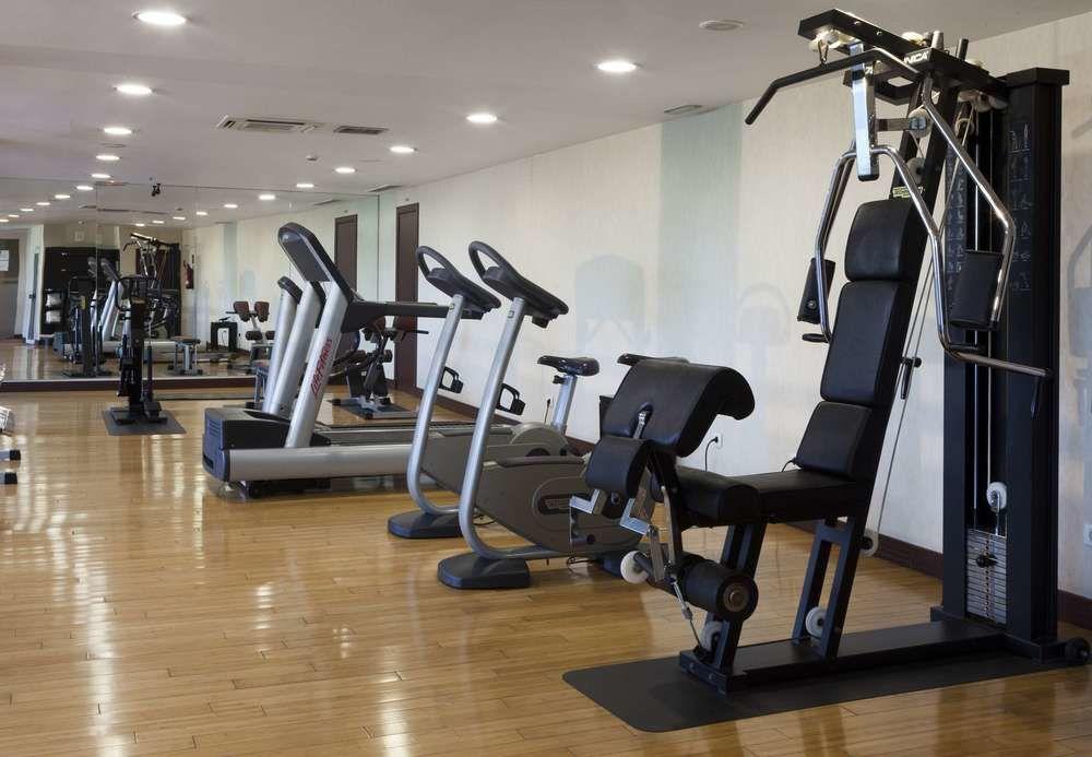 Ac 호텔 팔라시오 데 산타 아나 바야돌리드 외부 사진 A gym in a hotel