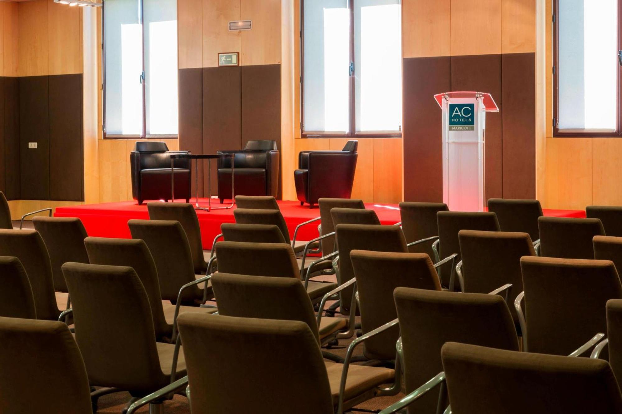 Ac 호텔 팔라시오 데 산타 아나 바야돌리드 외부 사진 The press conference room