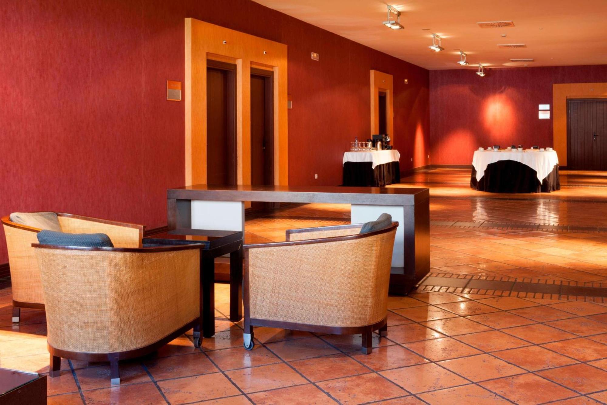 Ac 호텔 팔라시오 데 산타 아나 바야돌리드 외부 사진 The lobby of the hotel
