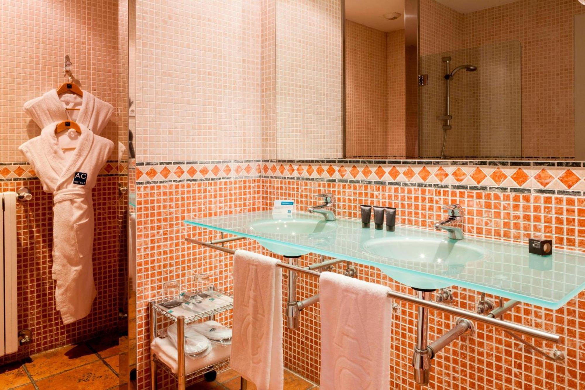 Ac 호텔 팔라시오 데 산타 아나 바야돌리드 외부 사진 Bathroom