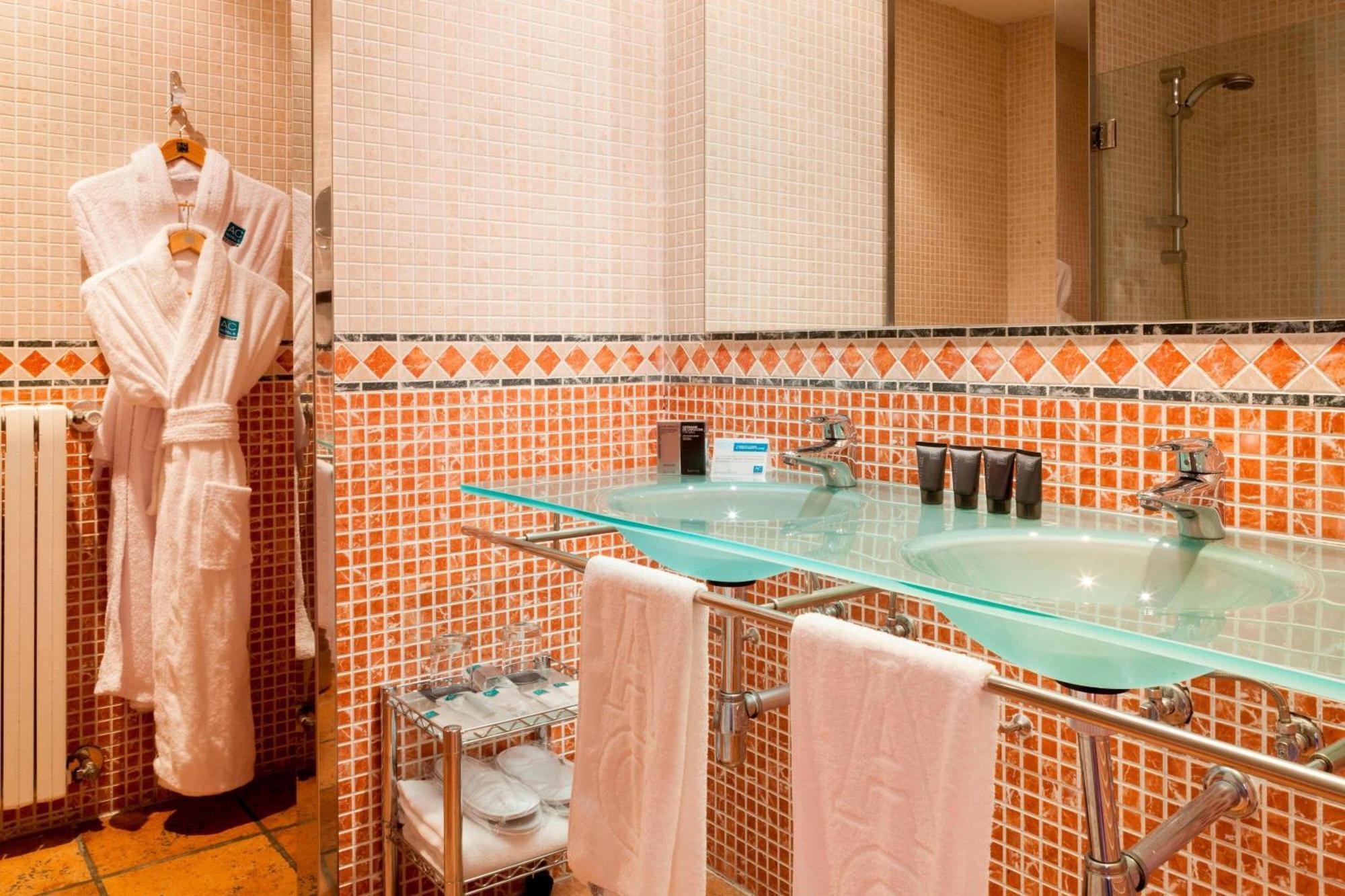 Ac 호텔 팔라시오 데 산타 아나 바야돌리드 외부 사진 Bathroom