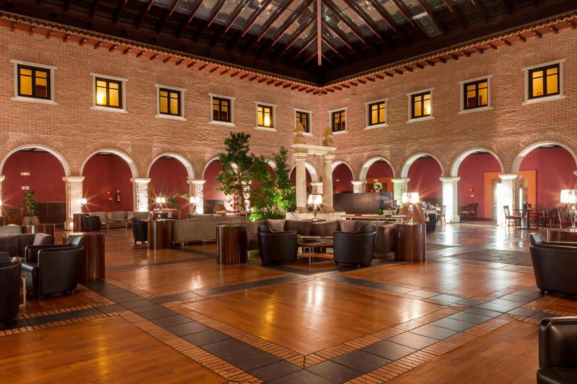 Ac 호텔 팔라시오 데 산타 아나 바야돌리드 외부 사진 The interior of the hotel