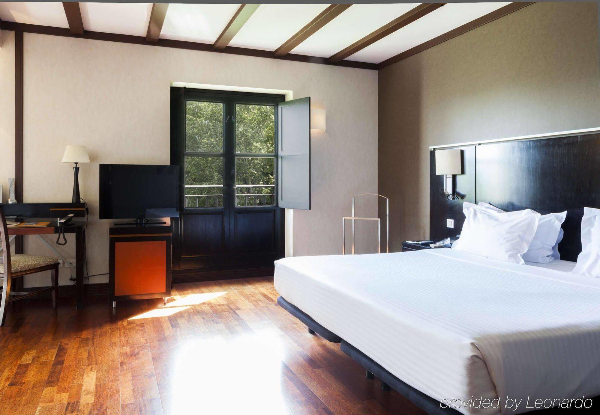 Ac 호텔 팔라시오 데 산타 아나 바야돌리드 외부 사진 A room at the hotel